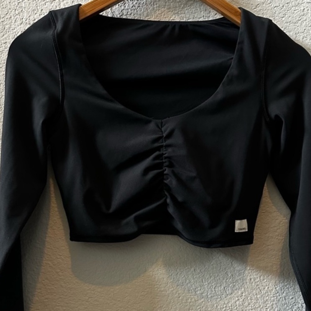 Vuori Black Long Sleeve Crop bra Top small - Picture 3 of 6